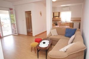 Kuchyň nebo kuchyňský kout v ubytování Apartment Supetarska Draga - Donja 2013b