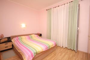 Postel nebo postele na pokoji v ubytování Apartment Supetarska Draga - Donja 2013b