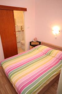 Postel nebo postele na pokoji v ubytování Apartment Supetarska Draga - Donja 2013b