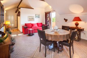 Posezení v ubytování Family friendly apartments with a swimming pool Cove Osibova, Brac - 2172