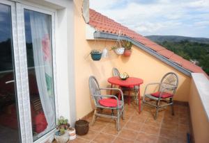 Balkón nebo terasa v ubytování Family friendly apartments with a swimming pool Cove Osibova, Brac - 2172