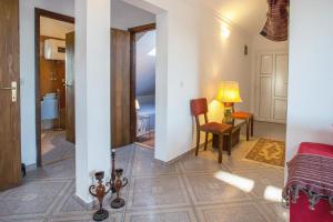 Posezení v ubytování Family friendly apartments with a swimming pool Cove Osibova, Brac - 2172