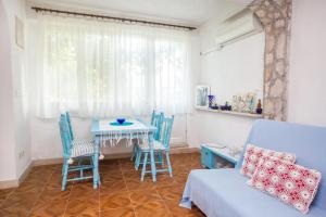 Posezení v ubytování Family friendly apartments with a swimming pool Cove Osibova, Brac - 2172