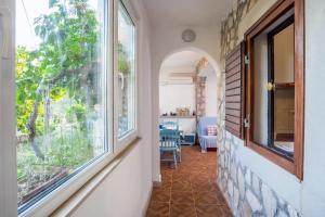 Posezení v ubytování Family friendly apartments with a swimming pool Cove Osibova, Brac - 2172