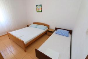 Postel nebo postele na pokoji v ubytování Apartment Kustici 4086d