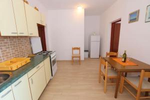 Kuchyň nebo kuchyňský kout v ubytování Apartment Kustici 4086d