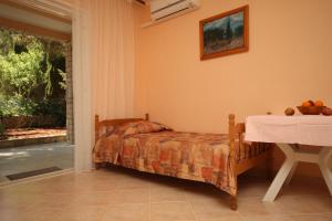 Postel nebo postele na pokoji v ubytování Apartments by the sea Novalja, Pag - 4124