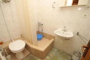 Kúpeľňa v ubytovaní Seaside secluded apartments Cove Smokvina, Hvar - 4036