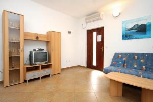 TV a/nebo společenská místnost v ubytování Apartment Molunat 3544a