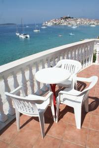 Fotografie z fotogalerie ubytování Apartments by the sea Primosten - 4169 v Primoštenu