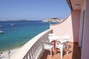 Fotografie z fotogalerie ubytování Apartments by the sea Primosten - 4169 v Primoštenu