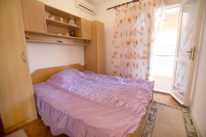Posteľ alebo postele v izbe v ubytovaní Apartments by the sea Molunat, Dubrovnik - 2137