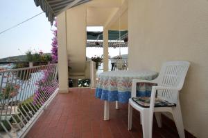 Balkón alebo terasa v ubytovaní Apartments by the sea Molunat, Dubrovnik - 2137