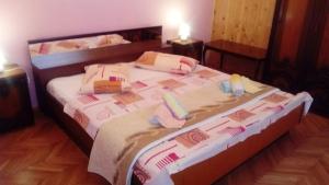 Postel nebo postele na pokoji v ubytování Apartment Supetarska Draga - Donja 2020a