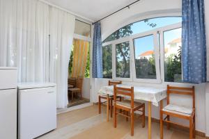 Galeriebild der Unterkunft Apartments by the sea Okrug Gornji, Ciovo - 1069 in Trogir