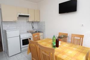 Fotografia z galérie ubytovania Apartments with a parking space Vinisce, Trogir - 1165 v destinácii Vinišće