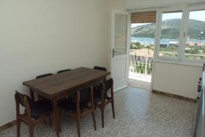 Fotografia z galérie ubytovania Apartments with a parking space Vinisce, Trogir - 1165 v destinácii Vinišće