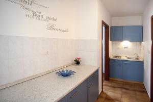 Kuchyň nebo kuchyňský kout v ubytování Apartments by the sea Rastici, Ciovo - 2104