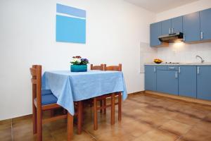 Kuchyň nebo kuchyňský kout v ubytování Apartments by the sea Rastici, Ciovo - 2104