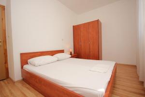 Posteľ alebo postele v izbe v ubytovaní Apartments by the sea Podstrana, Split - 2087