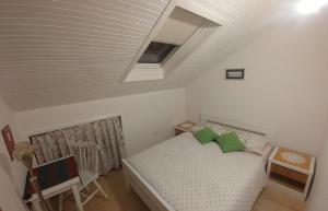 Posteľ alebo postele v izbe v ubytovaní Apartments by the sea Plat, Dubrovnik - 2136 + 21 fotografií