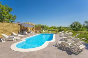 Fotografia z galérie ubytovania Family friendly apartments with a swimming pool Manjadvorci, Marcana - 2209 v destinácii Barban