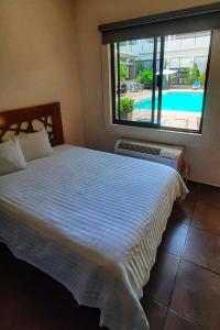 Postel nebo postele na pokoji v ubytování Hotel Tres Soles