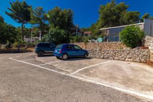 Galeriebild der Unterkunft Apartments by the sea Jelsa, Hvar - 4017 in Jelsa
