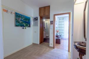 Galeriebild der Unterkunft Apartments by the sea Jelsa, Hvar - 4017 in Jelsa