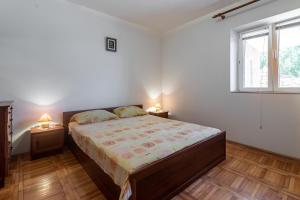 Posteľ alebo postele v izbe v ubytovaní Apartments with a parking space Sveta Nedilja, Hvar - 4049