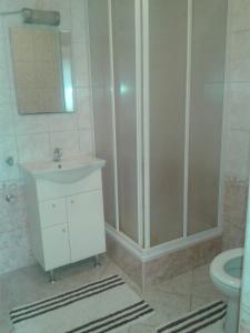 Zdjęcie z galerii obiektu Apartments with a parking space Metajna, Pag - 4126 w mieście Metajna