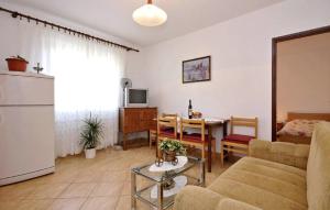 Zdjęcie z galerii obiektu Apartments with a parking space Metajna, Pag - 4126 w mieście Metajna