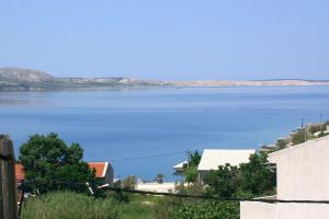 Zdjęcie z galerii obiektu Apartments with a parking space Metajna, Pag - 4126 w mieście Metajna