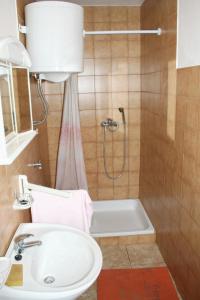 Fotografie z fotogalerie ubytování Apartments with a parking space Cove Smokvica, Pag - 4137 v destinaci Povljana