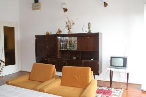 Televízia a/alebo spoločenská miestnosť v ubytovaní Seaside holiday house Jakisnica, Pag - 4078
