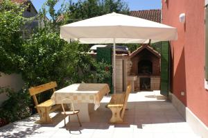 Patio nebo venkovní prostory v ubytování Apartments by the sea Supetar, Brac - 4274