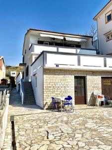 Zdjęcie z galerii obiektu Apartments with a parking space Metajna, Pag - 4121 w mieście Zubovići