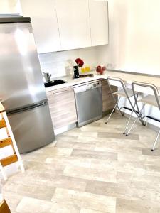 Kuchyňa alebo kuchynka v ubytovaní Apartment Metajna 4121b