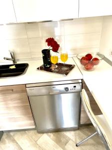 Kuchyňa alebo kuchynka v ubytovaní Apartment Metajna 4121b