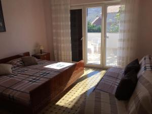 Katil atau katil-katil dalam bilik di Apartments with parking space Vlasici, Pag - 4140