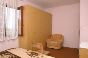 a bedroom with a bed and a chair in it at Double Room Mulobedanj 4061c in Lun