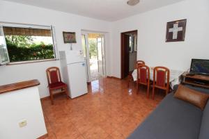 Kuchyň nebo kuchyňský kout v ubytování Apartments by the sea Mandre, Pag - 4084