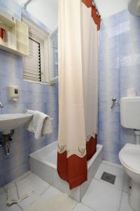 Et badeværelse på Apartments with a parking space Novalja, Pag - 4097