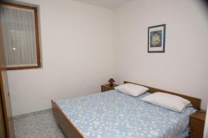Postel nebo postele na pokoji v ubytování Apartments by the sea Novalja, Pag - 4114