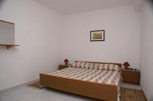 Postel nebo postele na pokoji v ubytování Apartments by the sea Novalja, Pag - 4114