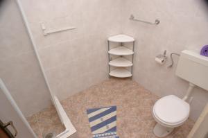 Koupelna v ubytování Apartments by the sea Novalja, Pag - 4114