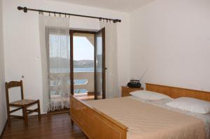 Posteľ alebo postele v izbe v ubytovaní Apartments and rooms by the sea Zubovici, Pag - 4065