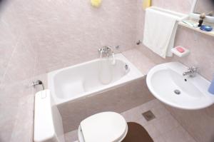 Kúpeľňa v ubytovaní Apartments and rooms by the sea Zubovici, Pag - 4065