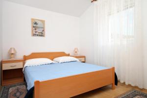 En eller flere senge i et værelse på Apartments with a parking space Metajna, Pag - 4116