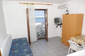Televízia a/alebo spoločenská miestnosť v ubytovaní Apartment Kustici 4129b